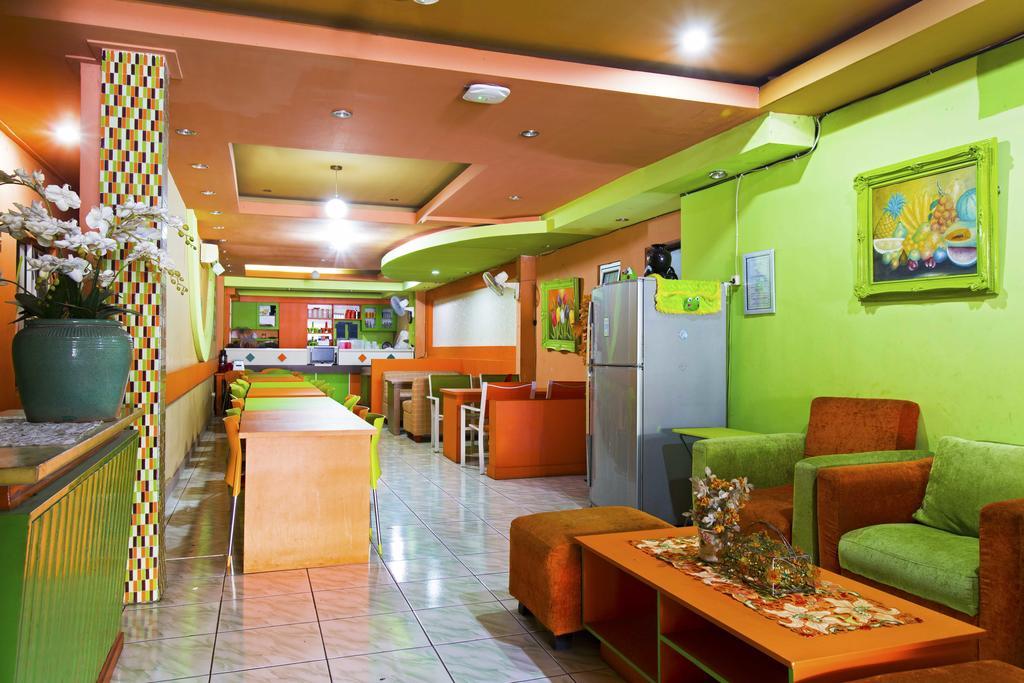 Hotel Reddoorz @ Tebet Asem Baris à Jakarta Extérieur photo
