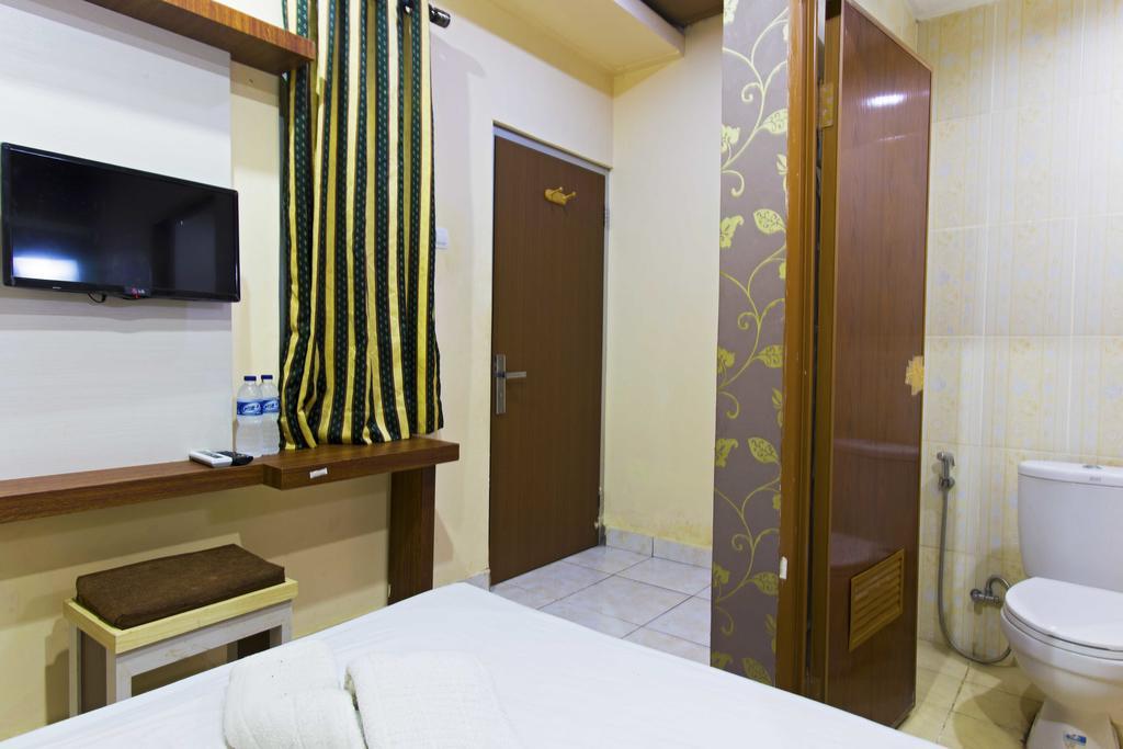 Hotel Reddoorz @ Tebet Asem Baris à Jakarta Extérieur photo