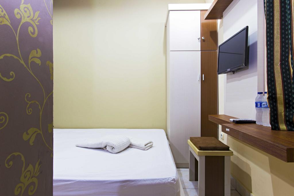Hotel Reddoorz @ Tebet Asem Baris à Jakarta Extérieur photo